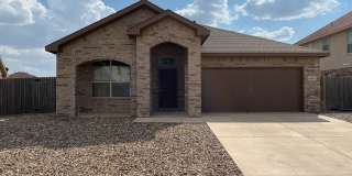 Beautiful Home with a Den Gallery 1