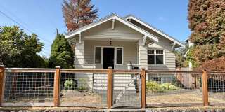 Charming Phinney Ridge Retreat - Spacious 3 Bedroom Home w/Fenced Yard & Garage! AVAILABLE NOW! Gallery 1