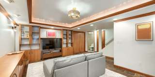 2 BDR Gorgeous Updated Townhome with Huge Garden Gallery 27