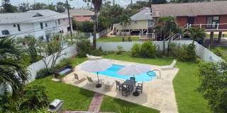Beatifully updated Beach condo FULLY FURNISHED ANNUAL RENTAL 2/2 Gallery 38