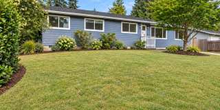 3 Bed, 2 Bath Castle Hill Home For Rent in Port Townsend! (Newly Remodeled) Gallery 1