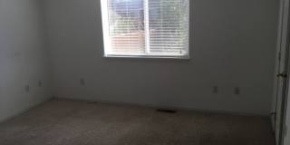 NE 3 Bdrm, 2 Bath, Gas Heat/Fireplace, Newer Carpet & Paint, Corner lot, Fenced Yard, DBL Garage Gallery 7