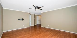 Excellent Elevator Condo for Lease Gallery 7
