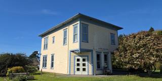 Distinctive Alton home offers charming living opportunity! Gallery 1