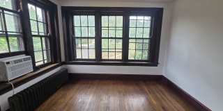 2 Bedroom, 1 Bathroom in Historical Woodland Avenue building! Gallery 6