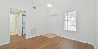 ~2 bed/2 bath UPDATED condo at The Cove on Six Mile Gallery 4