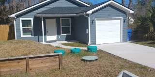 Newer 3 BR 2 BA home convenient to downtown St Augustine Gallery 1