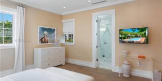 2575 Pine Tree Dr Gallery 17