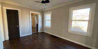 Spacious 2BR + Den with Huge Deck & Hardwood Floors Gallery 4