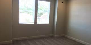 3 bed 2 bath Townhome for rent, small dog under 20 lbs allowed! Gallery 13