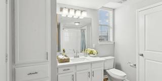 The Henry at Woodland Hills Gallery 4