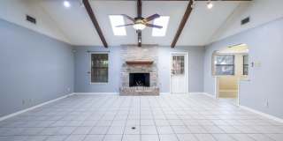 Great one story home with brick exterior on oak covered cul de sac lot Gallery 3