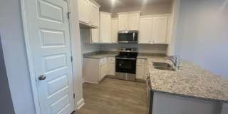 Modern, Spacious & Efficient Townhome in Lynn Haven! *1/2 OFF Security Deposit for Active-Duty Military!* Gallery 4