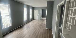 Cute 2 Bed/1bath home close to school Gallery 7