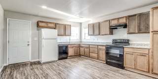 Charming Home + Balcony + Centrally Located in OKC + 3 bedrooms Gallery 6