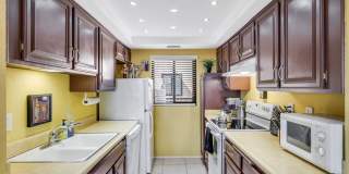 AVAILABLE NOW!! 2 Bed 2 Bath Fully Furnished Condo in Palm Springs! ****MOVE IN SPECIAL! 50% OFF ONE MONTHS RENT**** Gallery 9
