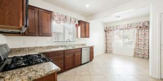 Beautiful Home In Sun City Aliante!! Gallery 7