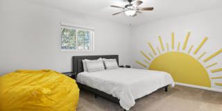 2207 North 28th Place Gallery 22