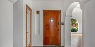 4126 S Bronson Ave Gallery 2