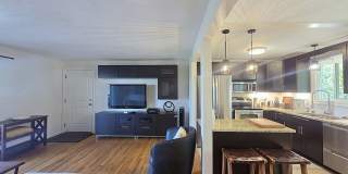 $1,950 - 2 Bed / 1 Bath Fully Furnished Condo in Secure Building in Rockwood/Manito Neighborhood Gallery 5