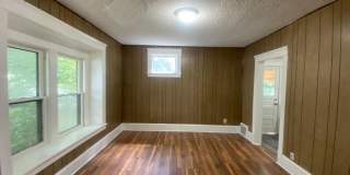 Spacious 3-Bed Single-Family Home in Quiet Kenmore Neighborhood Gallery 4