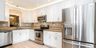 Updated 3-Bedroom, 2.5-Bath Townhome with Loft & Private Deck Gallery 1