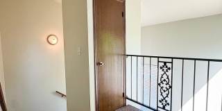 Beautifully Upstairs Condo at Ridgecrest Condominiums!! HOA Pool/Jacuzzi Gallery 3