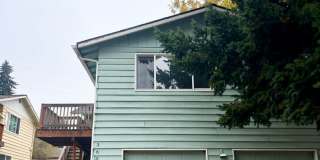 2 BEDROOM, 1 BATH DUPLEX WITH GARAGE! 2 BEDROOM, 1 BATH DUPLEX WITH GARAGE! Gallery 1