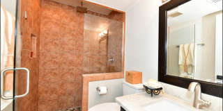 31 STRATFORD HALL Circle Gallery 35