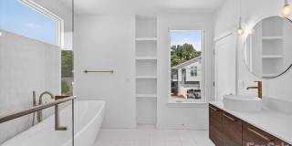 Spacious 3BR Townhome in Charlotte Gallery 8
