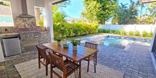 Bold Contemporary Sarasota Luxury Home. 4 Beds/ 4 Baths. Private Pool and Summer Grill. Gallery 60