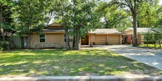 Charming 3-Bed, 1.5-Bath Home with 2-Car Garage Near NW 23rd & MacArthur Gallery 1
