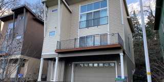 4 Bedroom Townhouse in Hood River Gallery 1