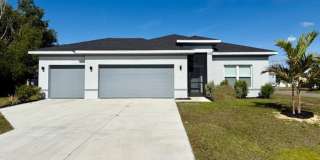 4 bedroom 2 bathrooms corner lot , 3-CAR GARAGE home Gallery 1