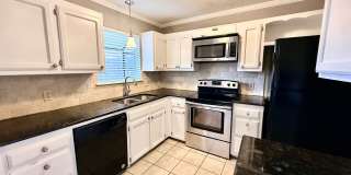 2 Bedroom Townhouse located off Bluebonnet Gallery 1