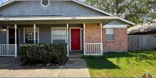 Cute & Cozy Duplex Nestled in a Prime Location, just five minutes from I35! Gallery 1