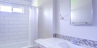 West Olympia 2bd 1 bath Cottage Rambler with Garden Space Gallery 15