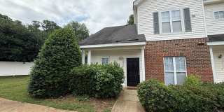 Beautiful End-unit townhome in university with Primary bedroom on 1st floor Gallery 1