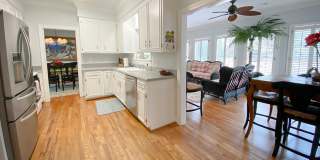 Beautifully FURNISHED Off Season 3bd/2.5 BA Single Family Home Gallery 4