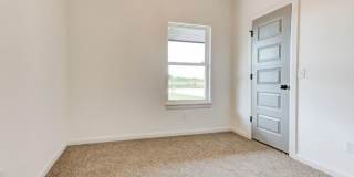 Beautiful! 4-Bed Home in Mustang Gallery 25