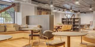 CINQ Gallery 27