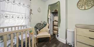 383 Davis Street Gallery 18