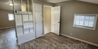 3605 1/2 E 16th St- 3605 1/2 E 16th St- Gallery 7