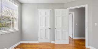 Charming 2BR Cottage Near Downtown Clarksville Gallery 14