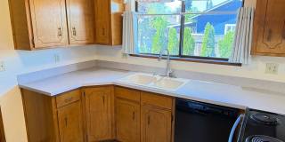 Well-kept house in desirable Thurston neighborhood! Gallery 17