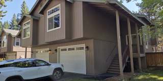 Upscale duplex home with fenced backyard and garage Gallery 1
