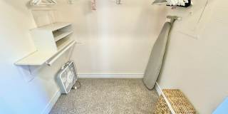 Great opportunity condo in a highly desirable central Las Vegas location Gallery 17