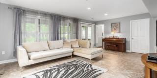 12371 Exchange Row Gallery 23
