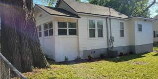 Fully Renovated 3/1 first floor single family home available for Immediate rent! Gallery 3