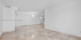 7501 E Treasure Dr Gallery 12